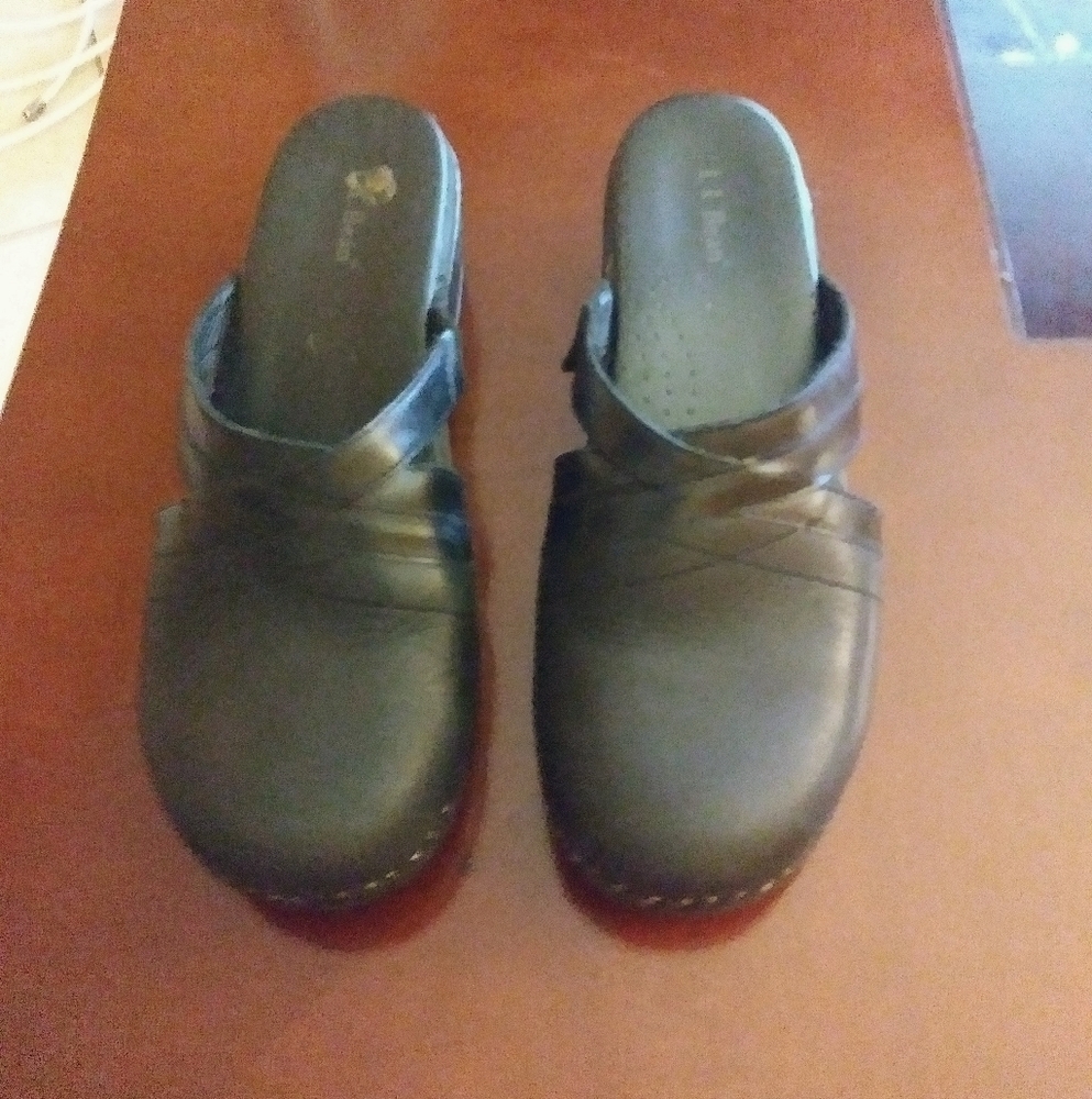 BASS GENUINE LEATHER BLACK CLOG SIZE 8 EUC